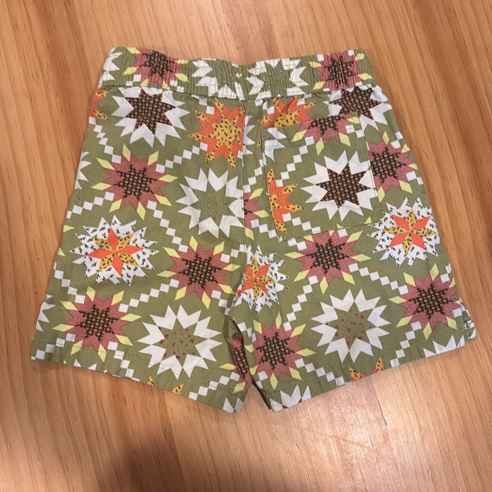 Quilt pattern shorts - Picture 2 of 3